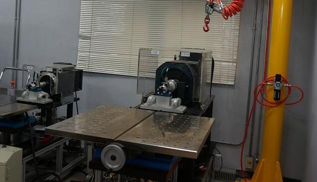 如果是比較大型的馬達，進行堵轉會產生強大的扭力，這時就必須透過一些專門的夾具設備固定之后進行測試。