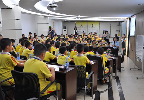 東城花園小學來優科開展科普體驗活動-2.jpg 東城花園小學來優科開展科普體驗活動-2.jpg