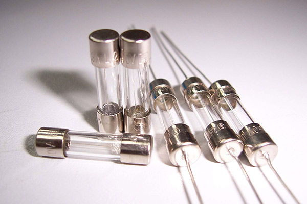 熔斷器絕緣電阻測試.jpg 熔斷器絕緣電阻測試.jpg