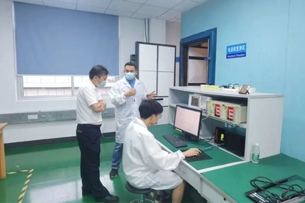 常平鎮鎮長李中文領導一行蒞臨優科參觀指導