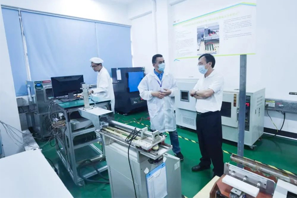 常平鎮鎮長李中文領導一行蒞臨優科參觀指導