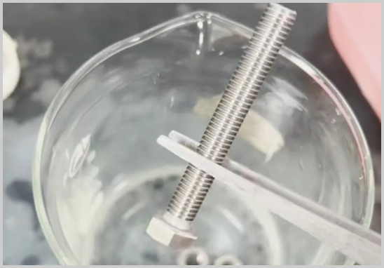 緊固件鹽霧測試.jpg 緊固件鹽霧測試.jpg